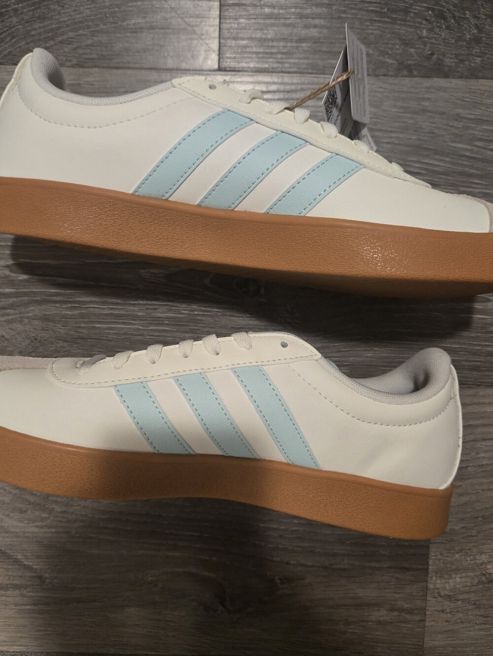 Adidas Womens NWT White & Light Blue Sneakers Size 9 - Picture 3 of 7